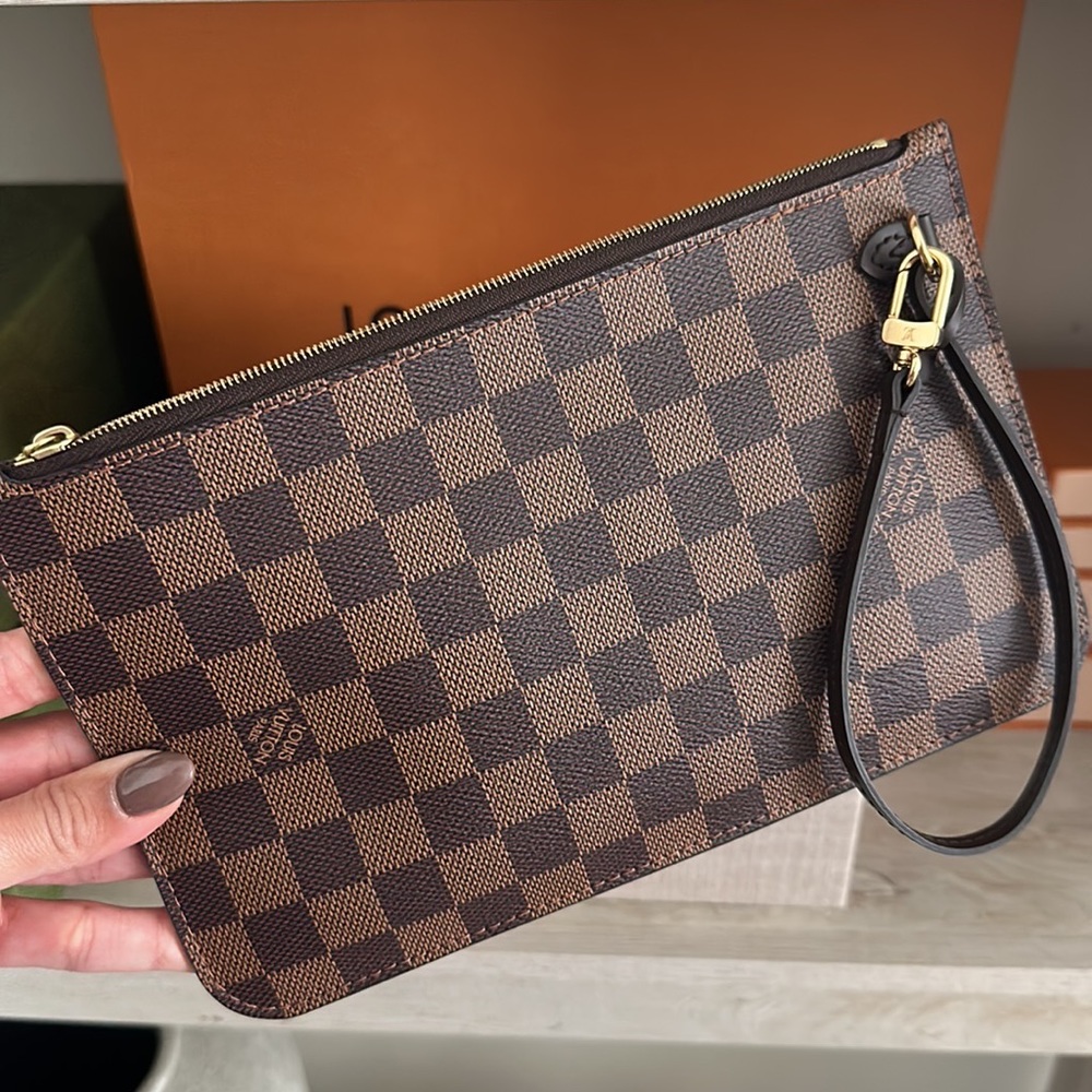 Louis Vuitton DE never full pouch only with red interior